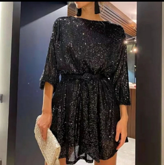 Elegant Solid Sequin Black Dress - Picture 4 of 5